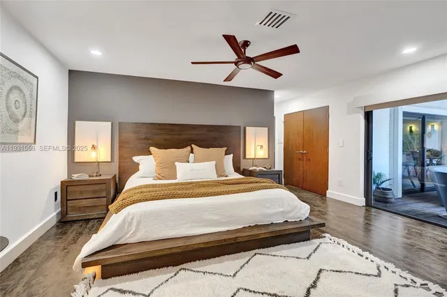 a view of a yard with an trees