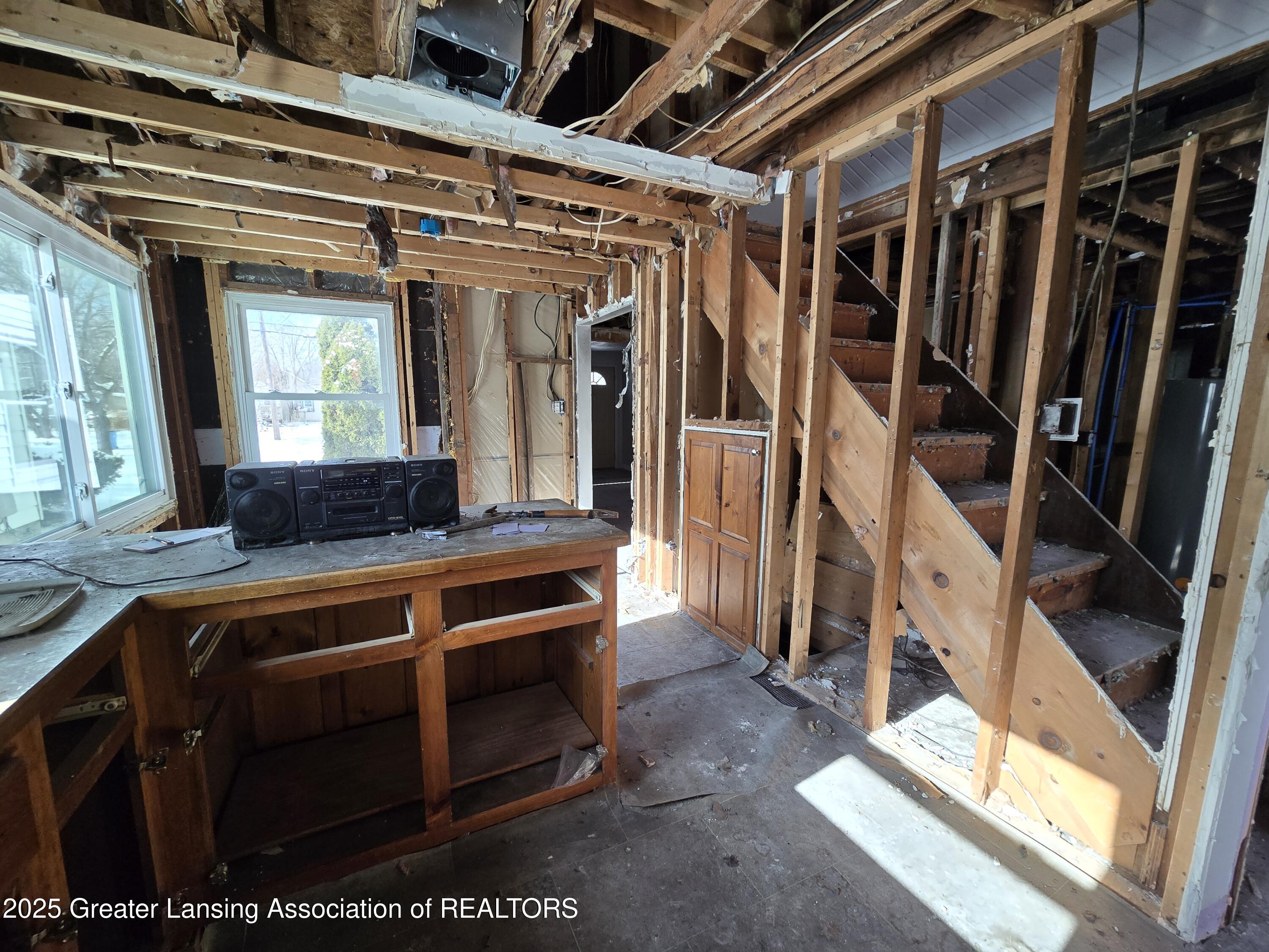 4805 Hughes Road Lansing, MI 48910 - Photo 8 of 19 20250124_122527