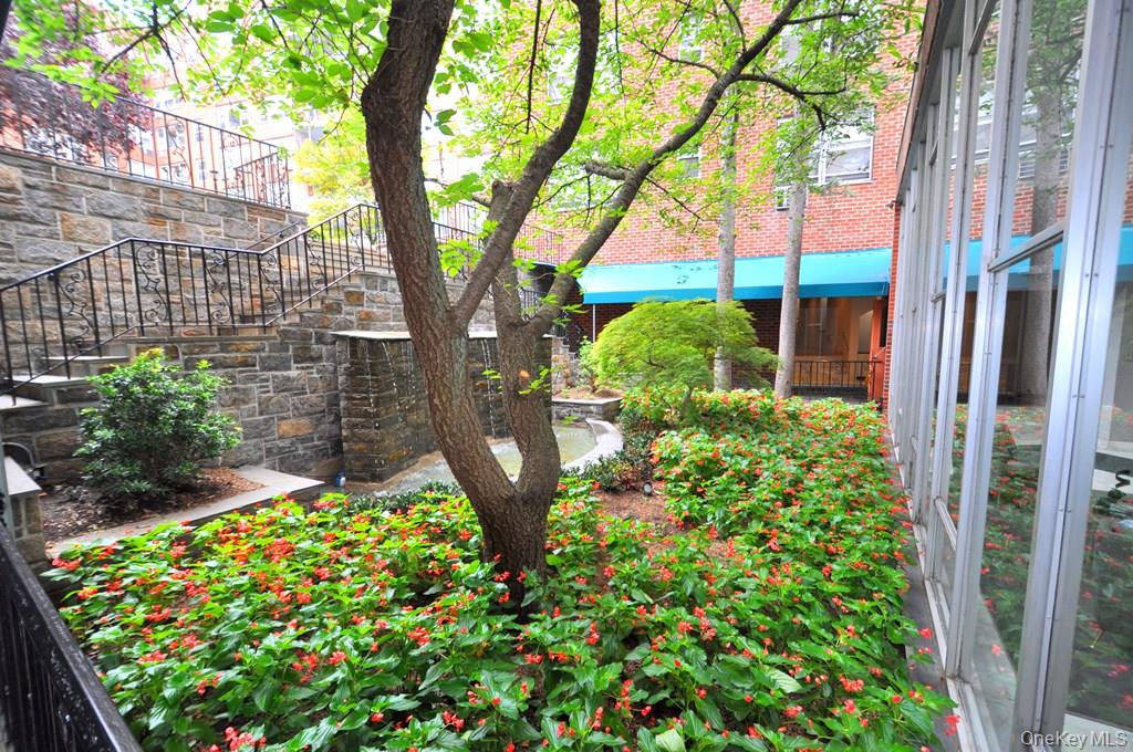 281 Garth Road, Unit B6D Scarsdale, NY 10583 - Photo 23 of 35 Garth Manor is a doorman building with an elegant lobby, manicured courtyard, laundry on every floor and is made up of three buildings (Andover, Bristol and Cambridge). Garth Manor has new elevators, renovated lobby and public area including the center courtyard. Many of the apartments even have their own patio or balcony.