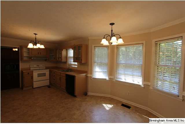 822 Apache Pass Anniston, AL 36206 - Photo 3 of 16