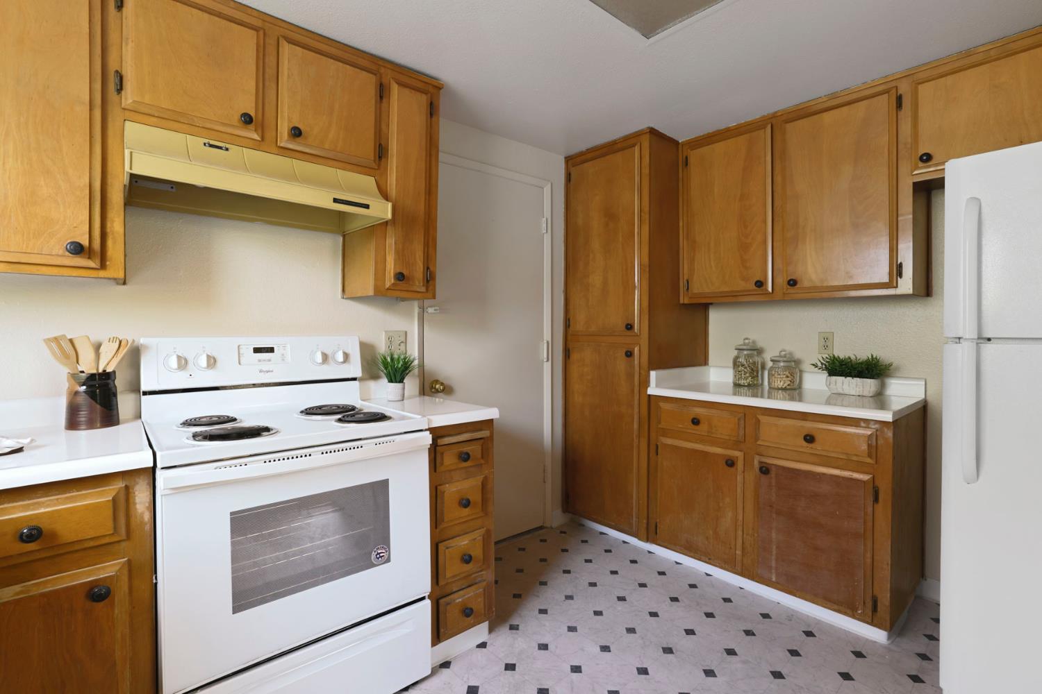 1118 Fallbrook Drive Stockton, CA 95210 - Photo 13 of 38 Gallery Image 13