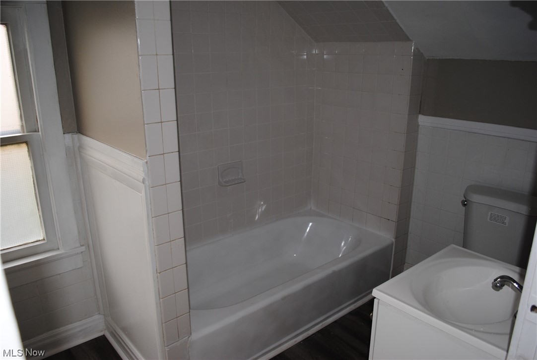 1549 Sheffield Road Cleveland, OH 44121 - Photo 17 of 23