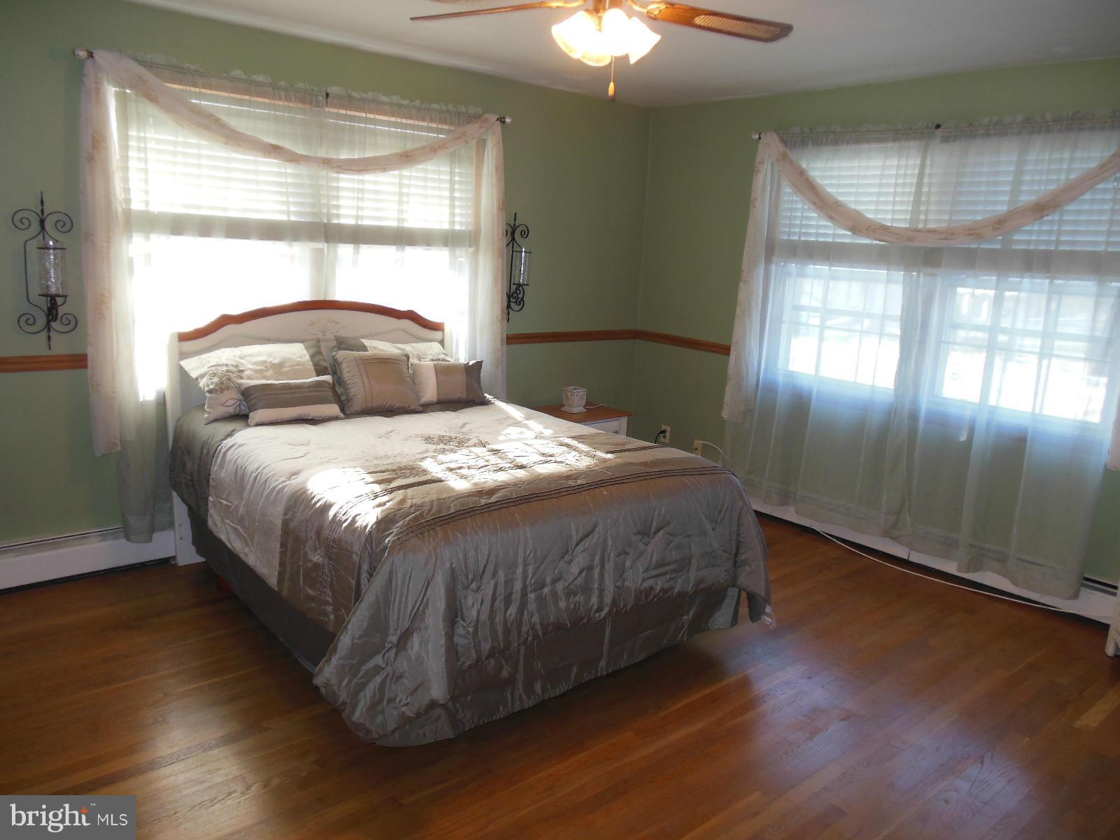 24313 Ridge Road Damascus, MD 20872 - Photo 11 of 30 Bedroom (Master)