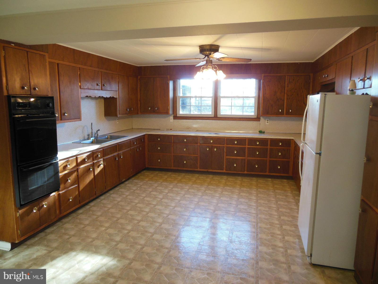 24313 Ridge Road Damascus, MD 20872 - Photo 8 of 30 Kitchen