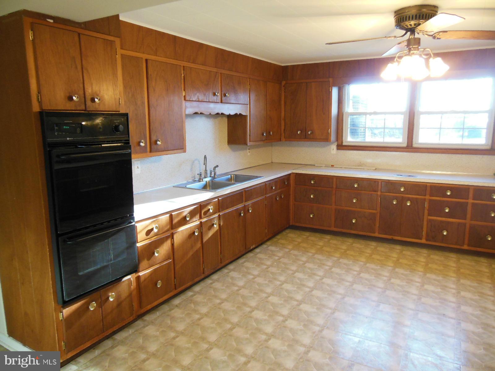 24313 Ridge Road Damascus, MD 20872 - Photo 9 of 30 Kitchen