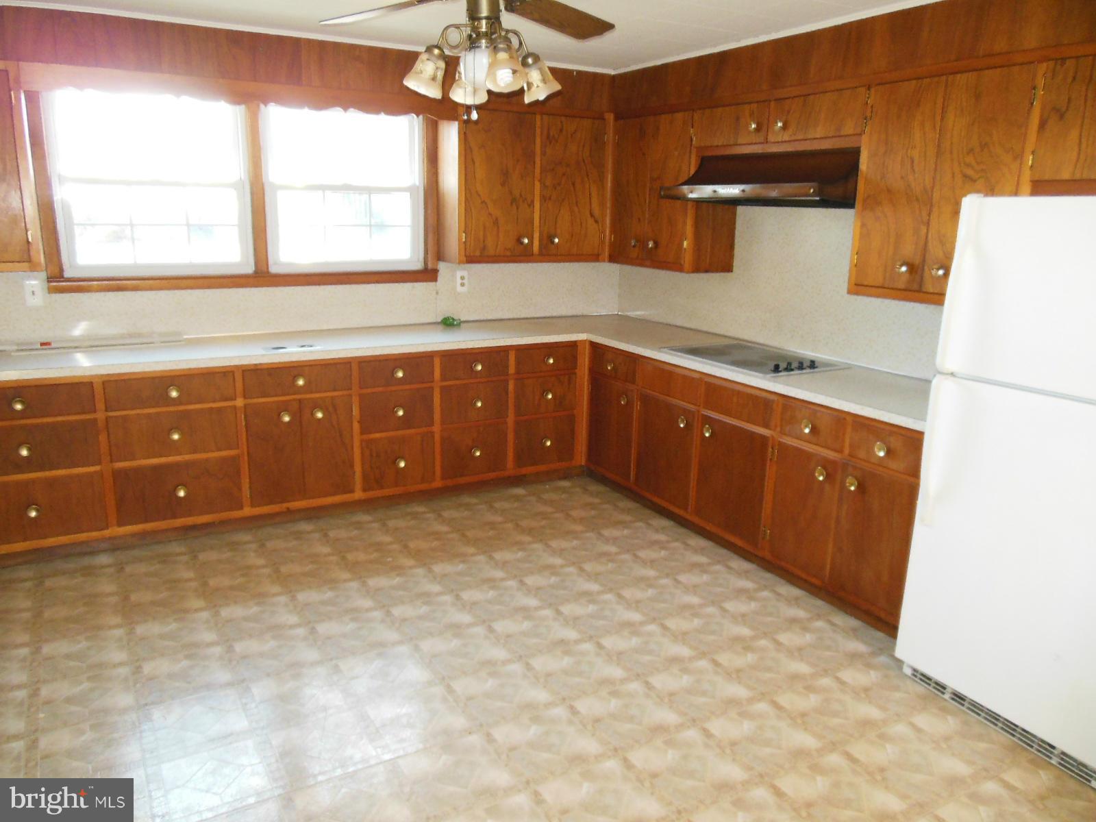 24313 Ridge Road Damascus, MD 20872 - Photo 10 of 30 Kitchen