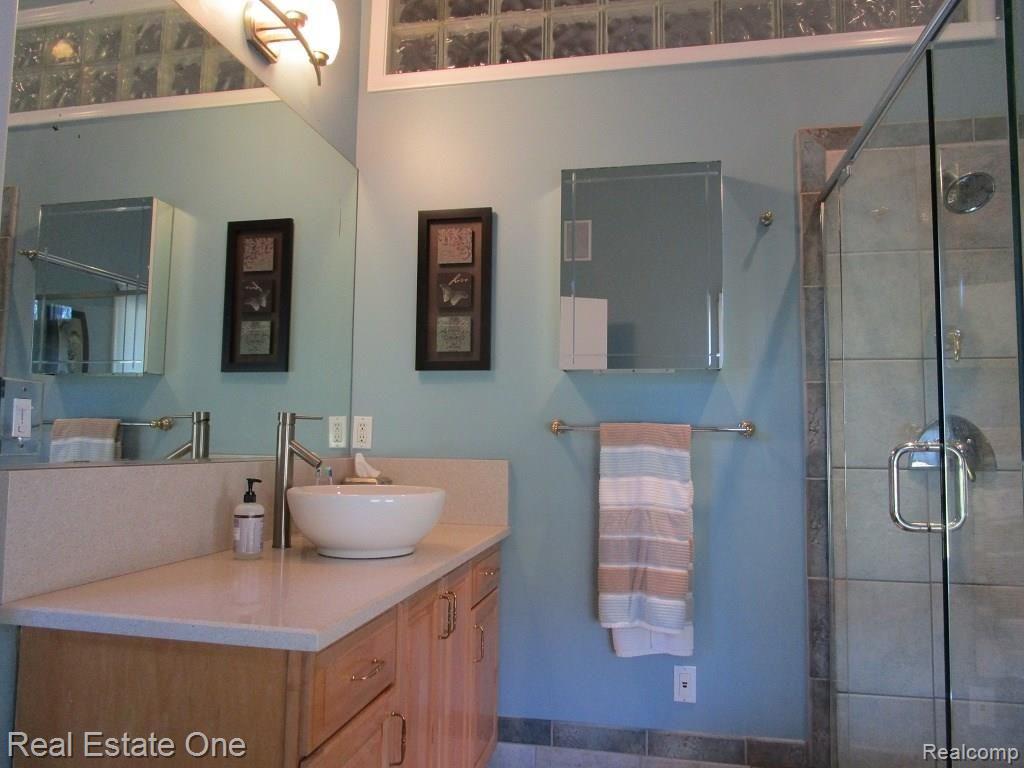 33315 Raphael Road Farmington, MI 48336 - Photo 26 of 47 IMG_4818.JPG