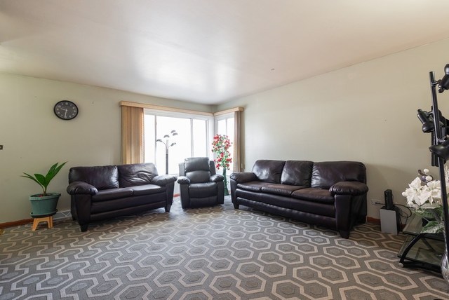 9515 Gross Point Road, Unit A Skokie, IL 60076 - Photo 2 of 12