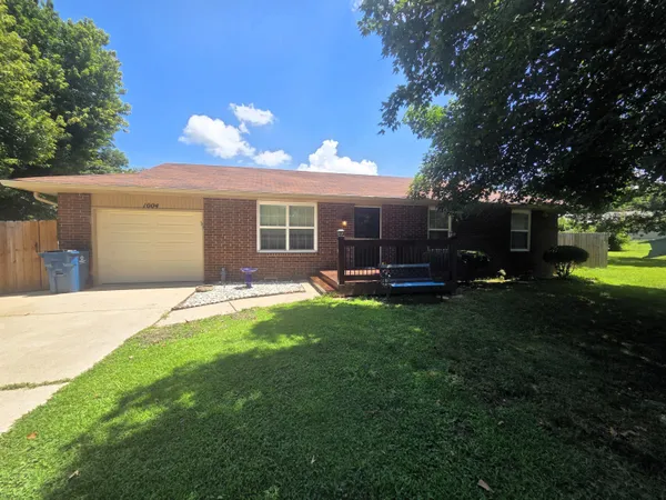 $240,000 | 1004 North 11th Avenue, Ozark, MO 65721
