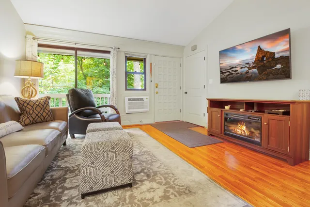 $397,500 | 403 Deerpath West, Unit F, Fontana, WI 53125