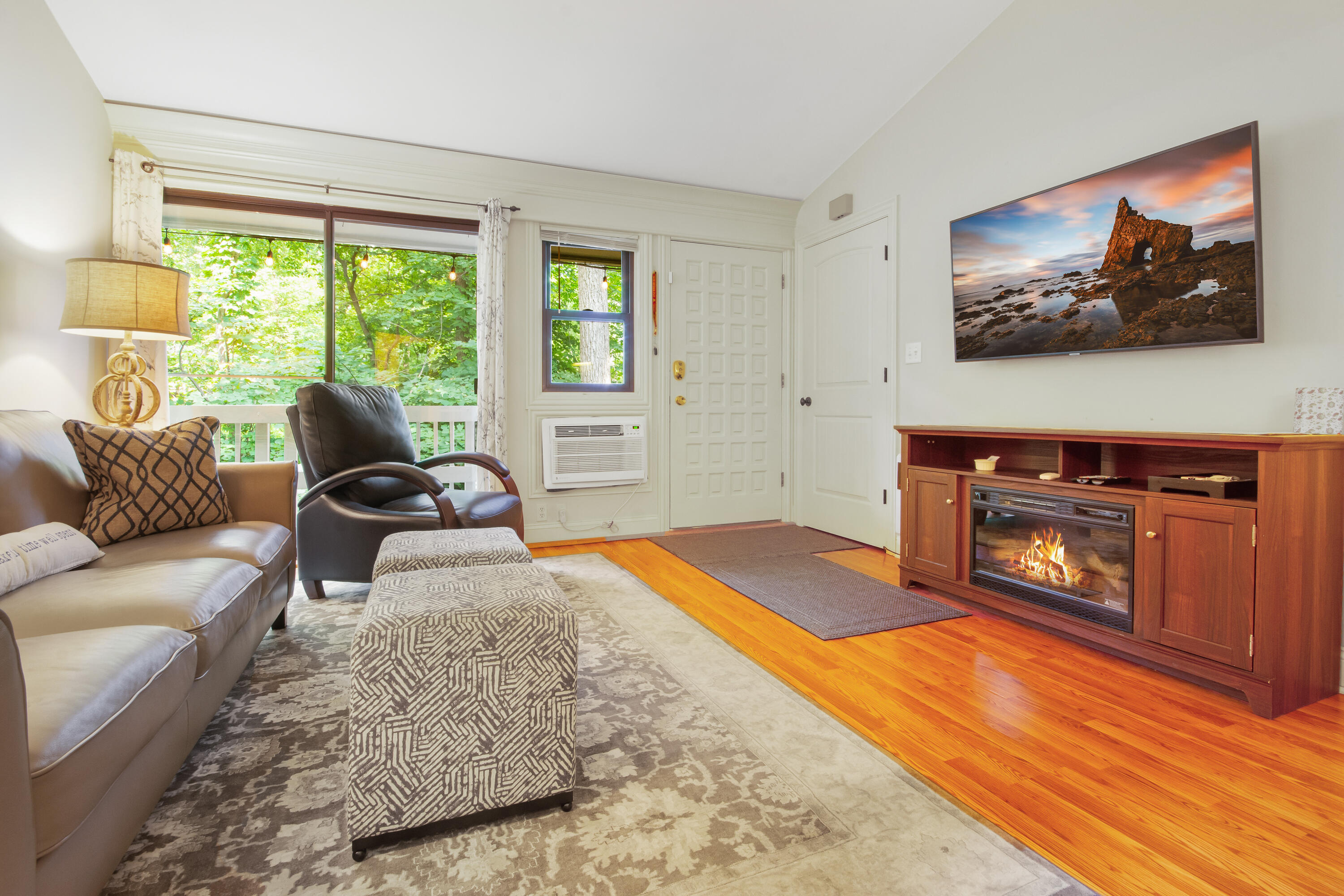 403 Deerpath West, Unit F Fontana, WI 53125 - Photo 7 of 17 403 Deerpath_07