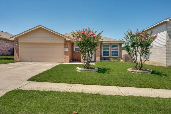 $2,350 | 8013 Hidden Oaks Drive, Fort Worth, TX 76120