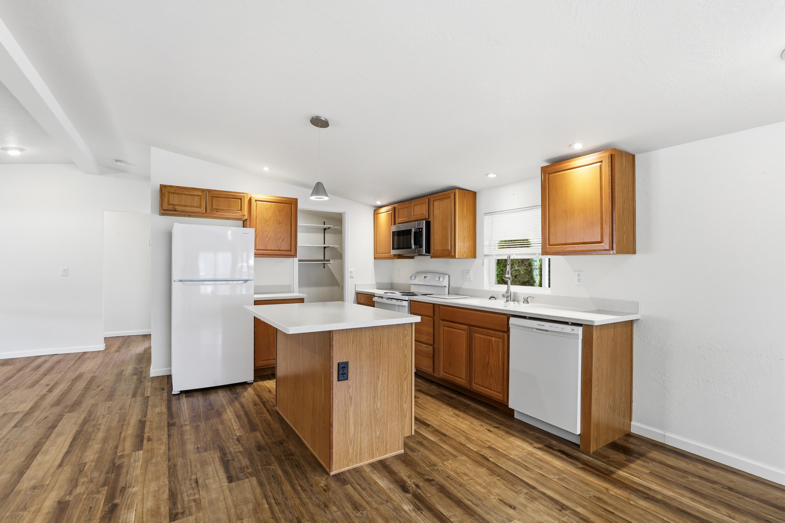 8401 Old Stage Road, Unit 16 Central Point, OR 97502 - Photo 9 of 23 a kitchen with stainless steel appliances granite countertop a sink stove and refrigerator