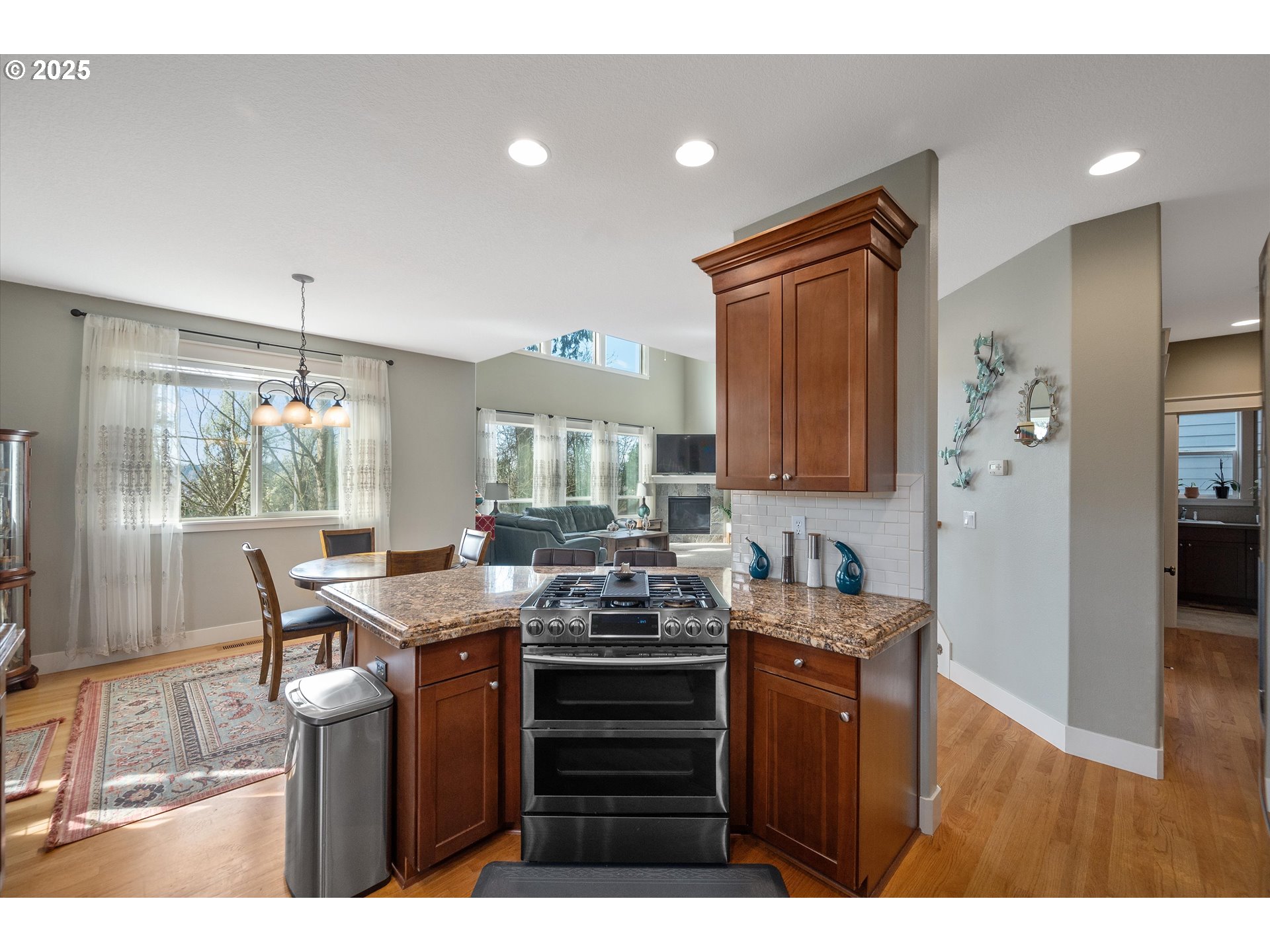 16140 Southwest Puffin Court Beaverton, OR 97007 - Photo 9 of 34