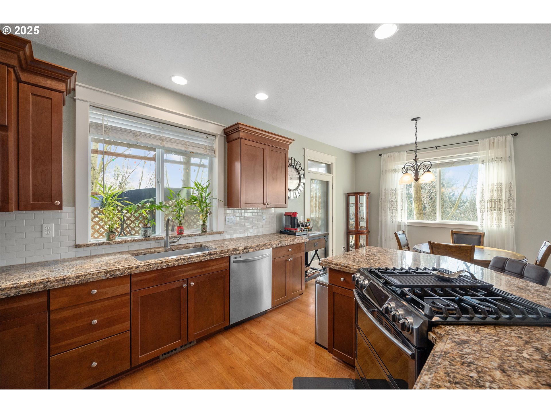 16140 Southwest Puffin Court Beaverton, OR 97007 - Photo 10 of 34