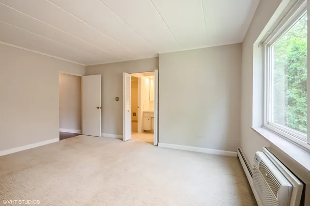 $260,000 | 203 North Kenilworth Avenue, Unit 2P, Oak Park, IL 60302