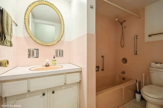 $260,000 | 203 North Kenilworth Avenue, Unit 2P, Oak Park, IL 60302