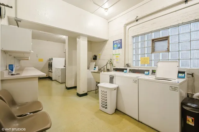 $260,000 | 203 North Kenilworth Avenue, Unit 2P, Oak Park, IL 60302