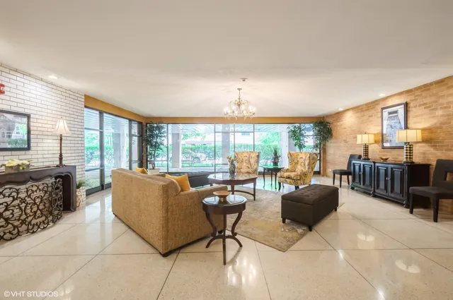 $260,000 | 203 North Kenilworth Avenue, Unit 2P, Oak Park, IL 60302