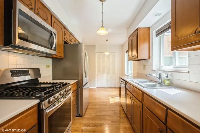 $260,000 | 203 North Kenilworth Avenue, Unit 2P, Oak Park, IL 60302