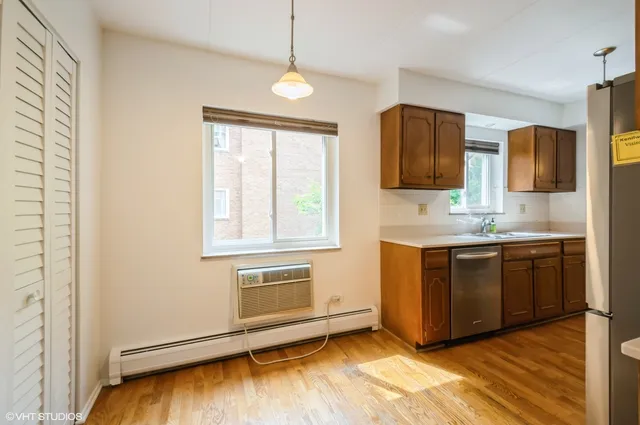 $260,000 | 203 North Kenilworth Avenue, Unit 2P, Oak Park, IL 60302