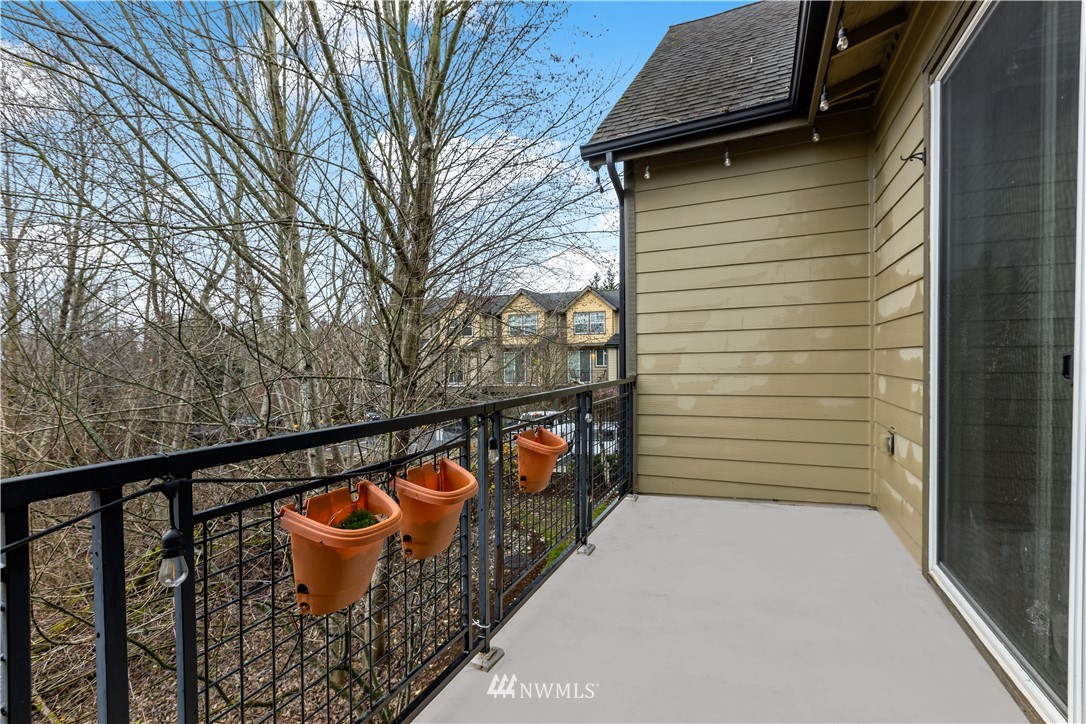 19102 20th Drive Southeast, Unit B204 Bothell, WA 98012 - Photo 22 of 30 a outdoor view with a seating space