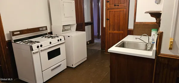 $189,000 | 4 Watson Place, Utica, NY 13502