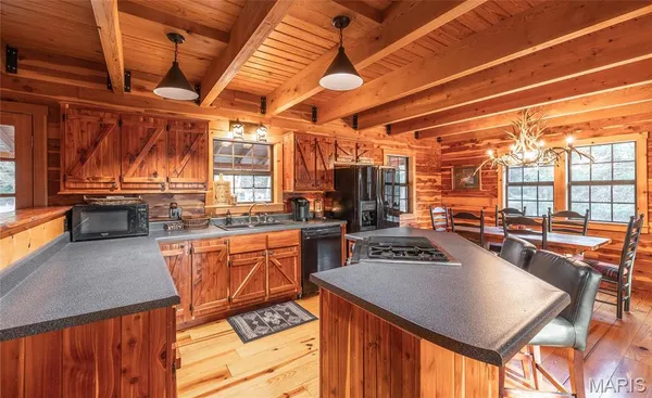 $1,000,000 | 6097 Highway 63, Houston, MO 65483