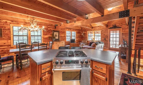 $1,000,000 | 6097 Highway 63, Houston, MO 65483