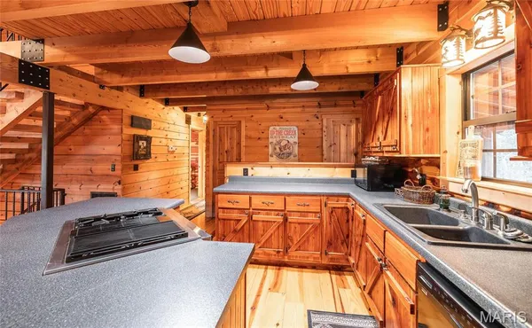 $1,000,000 | 6097 Highway 63, Houston, MO 65483