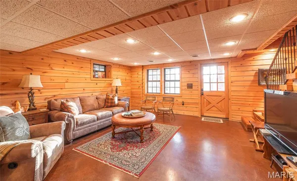 $1,000,000 | 6097 Highway 63, Houston, MO 65483