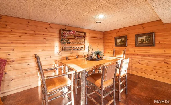 $1,000,000 | 6097 Highway 63, Houston, MO 65483