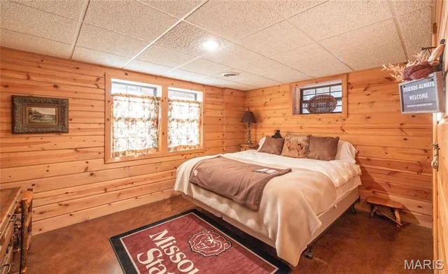 $1,000,000 | 6097 Highway 63, Houston, MO 65483