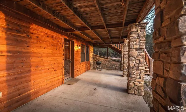 $1,000,000 | 6097 Highway 63, Houston, MO 65483