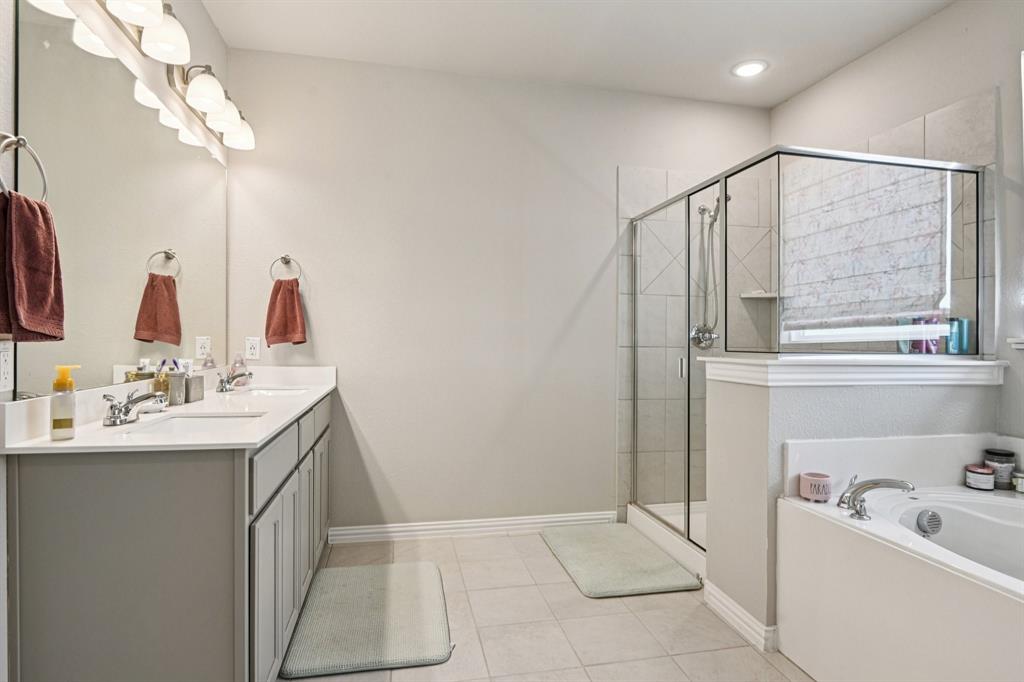 2505 Southern Oak Trail Terrell, TX 75161 - Photo 24 of 38 lovely open and bright on-suite bathroom