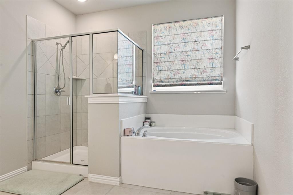 2505 Southern Oak Trail Terrell, TX 75161 - Photo 26 of 38 Separate large shower with bench seat and a large garden Tub