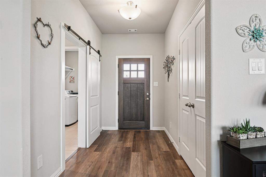 2505 Southern Oak Trail Terrell, TX 75161 - Photo 6 of 38 extra wide front entry hallway