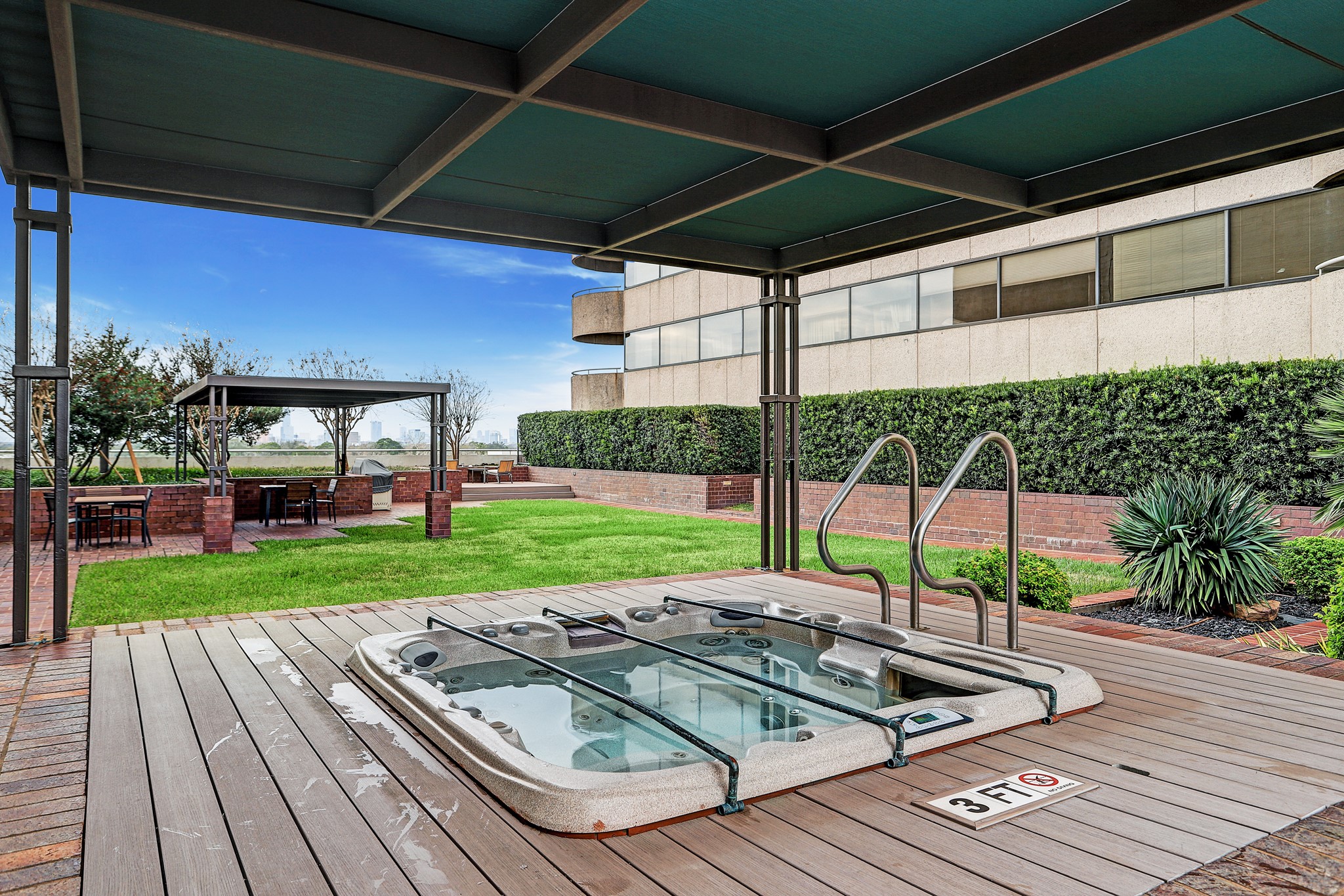 5000 Montrose Boulevard, Unit 18A Houston, TX 77006 - Photo 12 of 14 a view of a backyard with sitting area