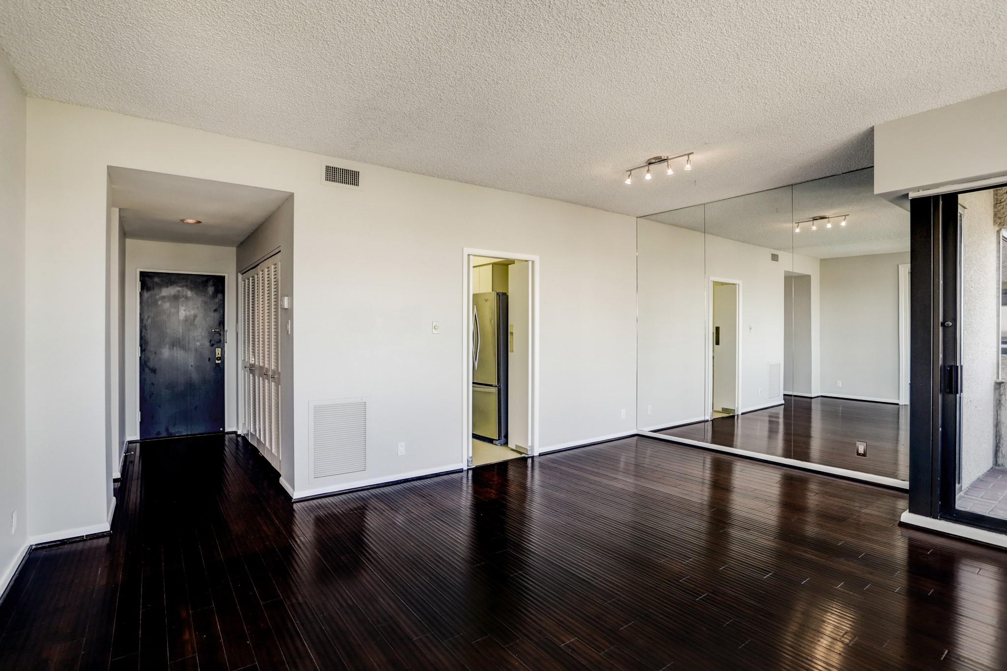 5000 Montrose Boulevard, Unit 18A Houston, TX 77006 - Photo 4 of 14 a view of entryway with wooden floor