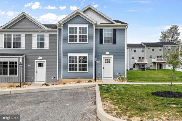 $1,950 | 157 Spanglers Mill Road, Unit 210, New Cumberland, PA 17070
