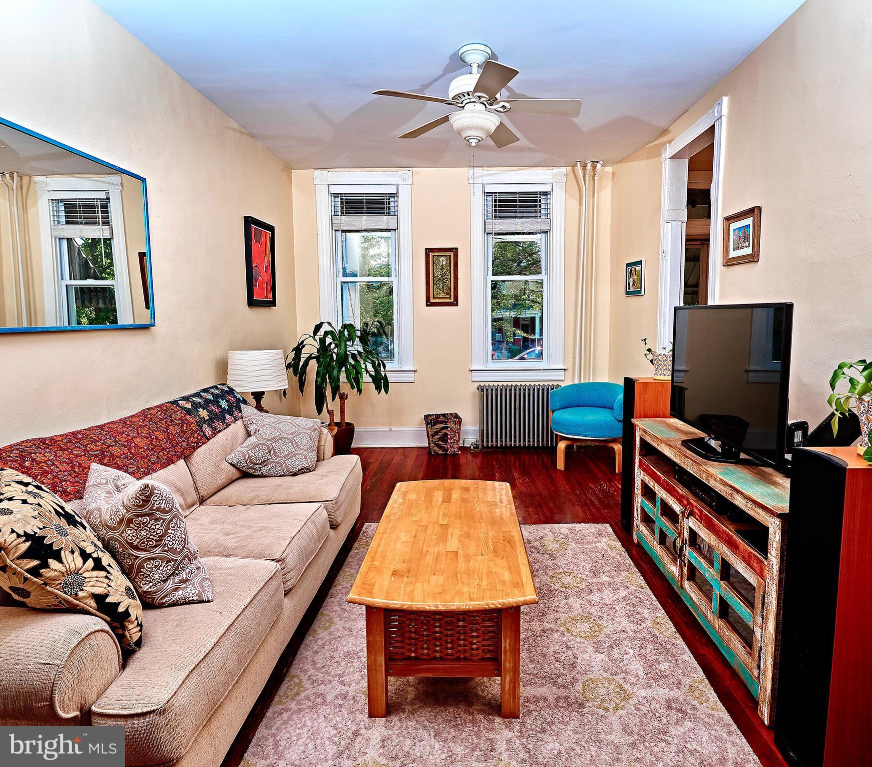 3501 Roland Avenue Baltimore, MD 21211 - Photo 8 of 29 Living Room