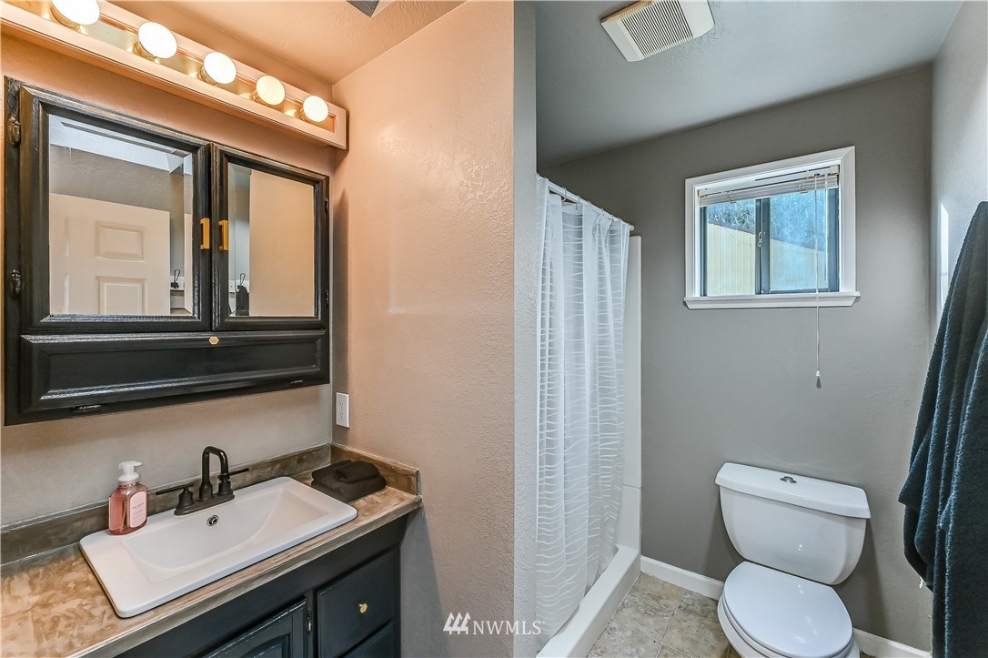 19410 Mountain View Road Northeast Duvall, WA 98019 - Photo 16 of 30 Gallery Image 16