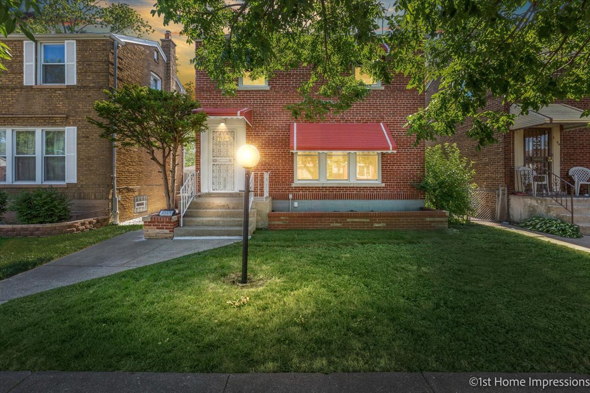 10005 South Sangamon Street Chicago, IL 60643 - Photo 30 of 30 a front view of a house with garden