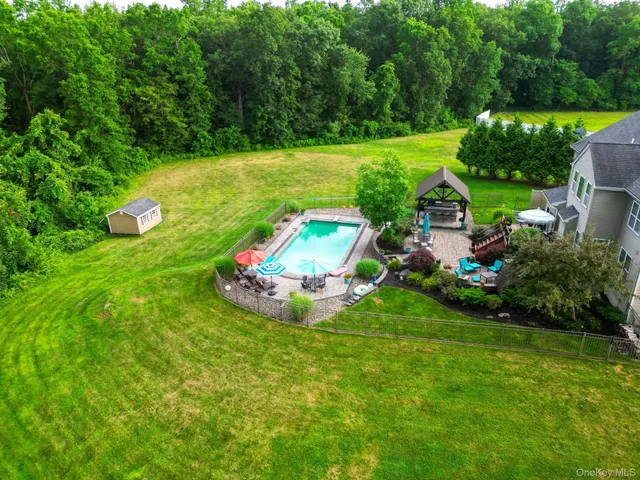 a view of a garden with lawn chairs