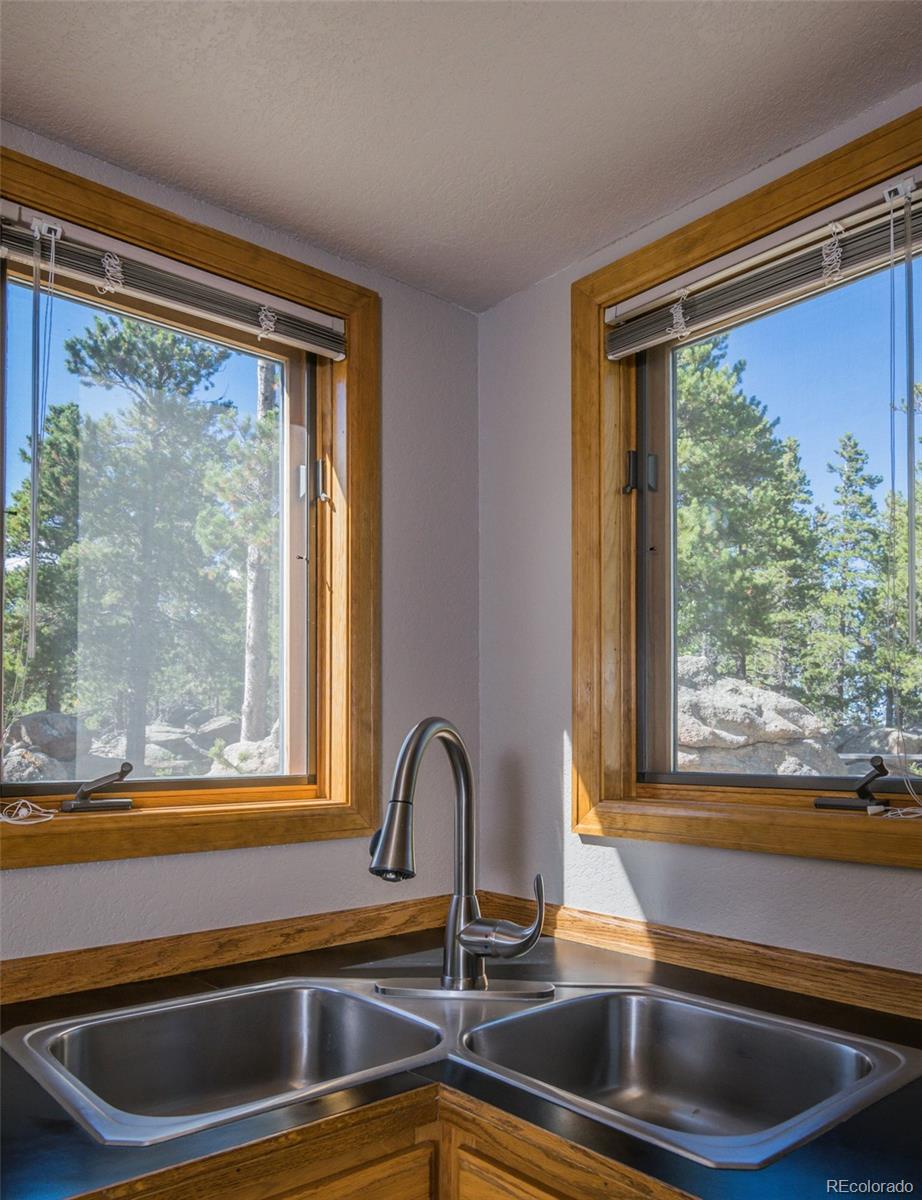 87 Debra Ann Road Golden, CO 80403 - Photo 11 of 35 Gallery Image 11