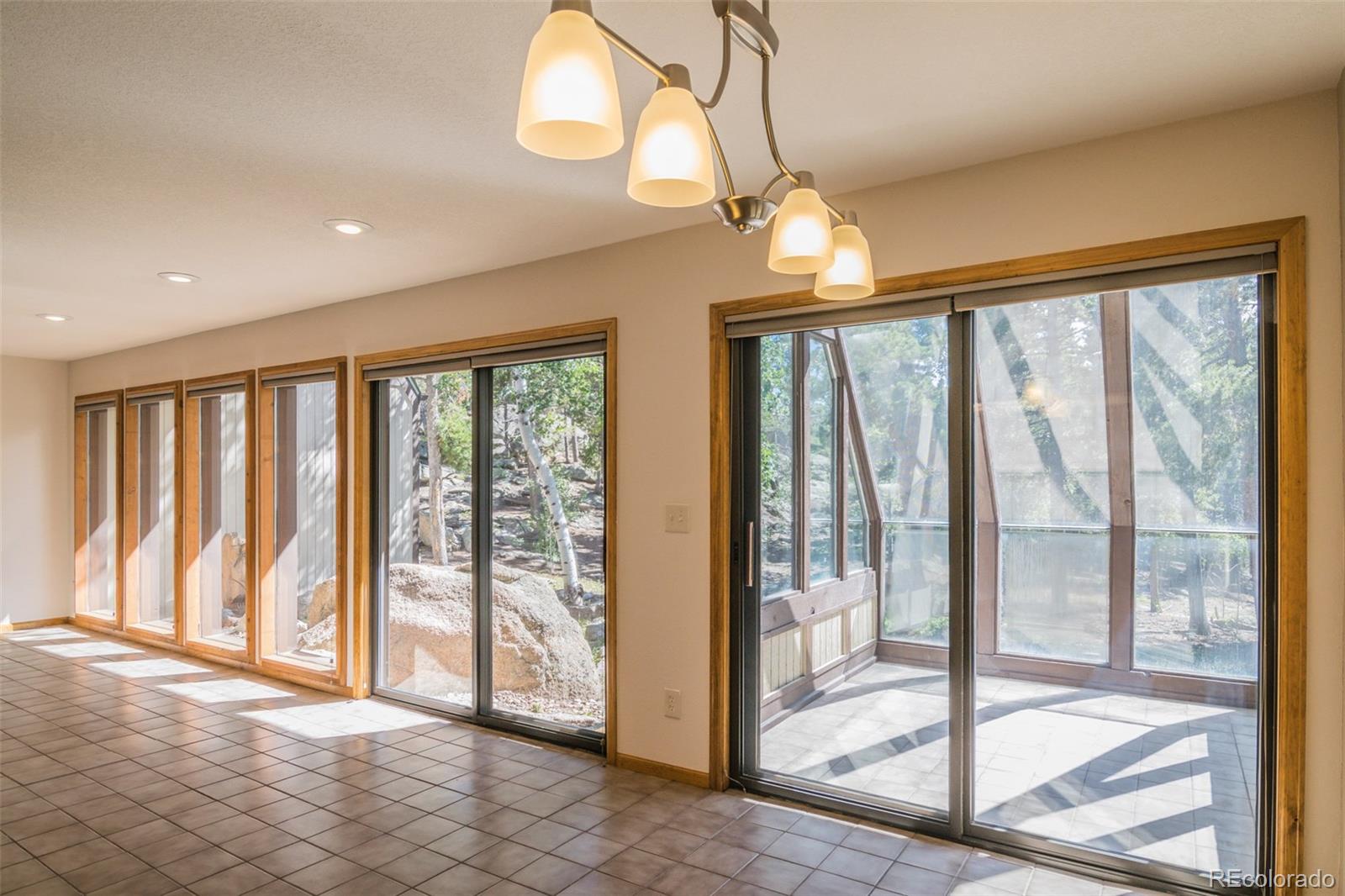 87 Debra Ann Road Golden, CO 80403 - Photo 5 of 35 Gallery Image 5