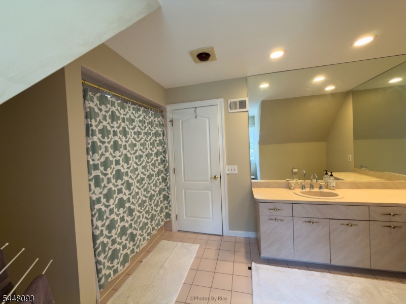 21 Round Top Road Warren, NJ 07059 - Photo 23 of 43 Gallery Image 23
