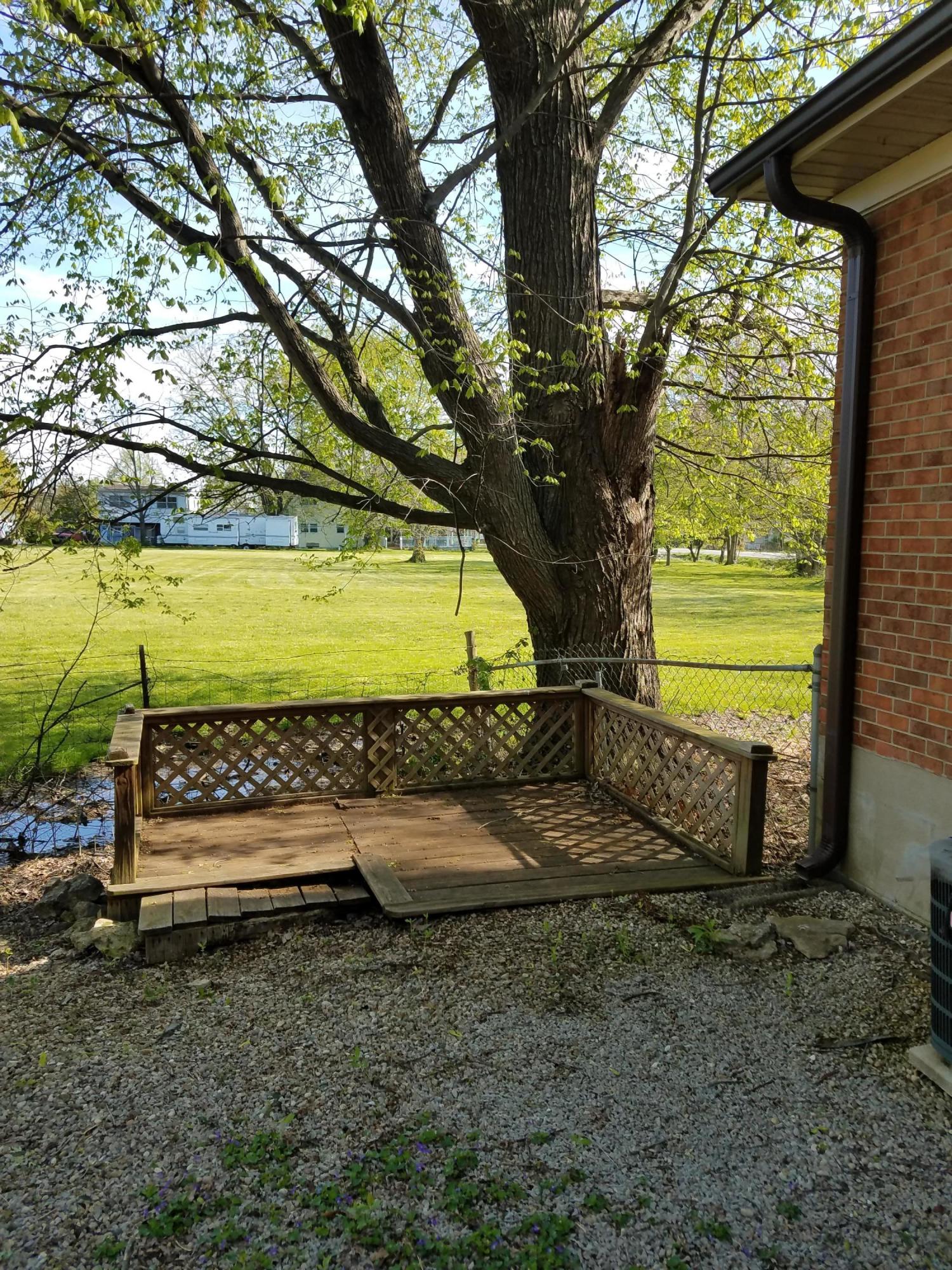 10700 Blue Lick Road Louisville, KY 40229 - Photo 31 of 37 Bleu Lick Rear yard 1