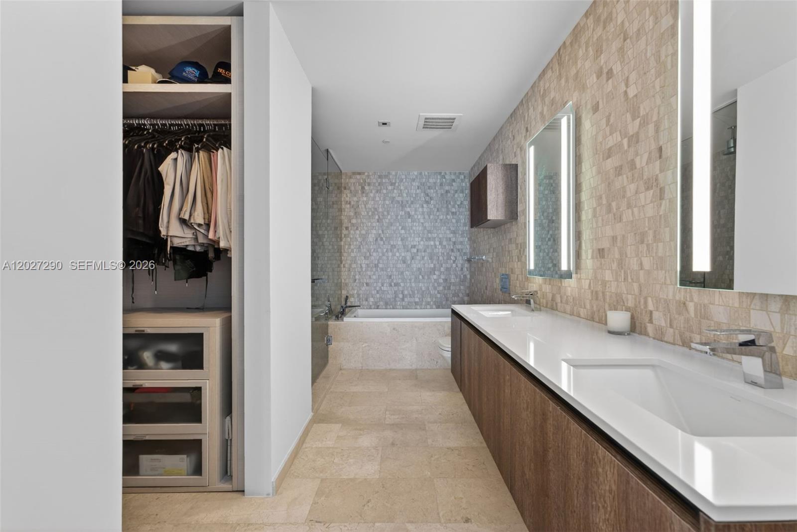88 Southwest 7th Street, Unit 2408 Miami, FL 33130 - Photo 12 of 20