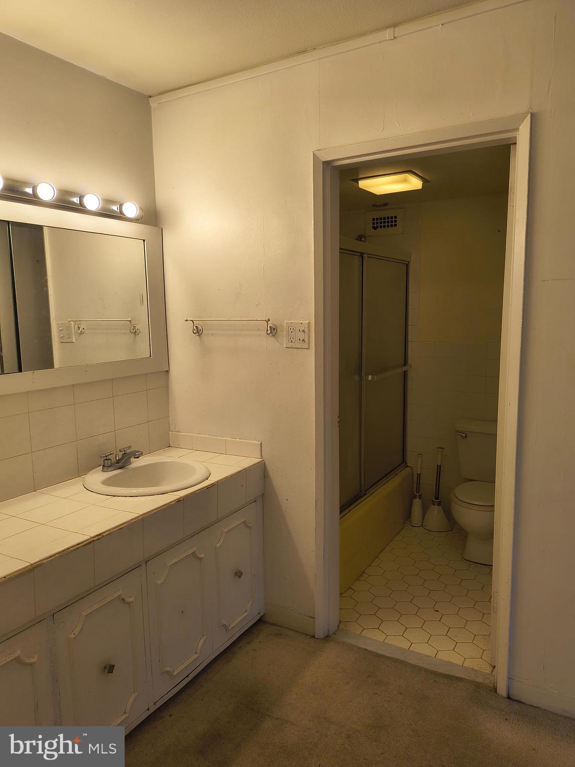 3900 West Ford Road, Unit 8H Philadelphia, PA 19131 - Photo 9 of 11
